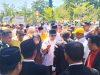 Relawan H.Mo-BJS Padati Kantor KPU Sumbawa