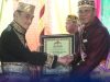 Dianugerahi Gelar Adat “Sampongo”, Bupati H. Jarot : Simbol Pengingat dan Penuntun Langkah Pemimpin Sumbawa