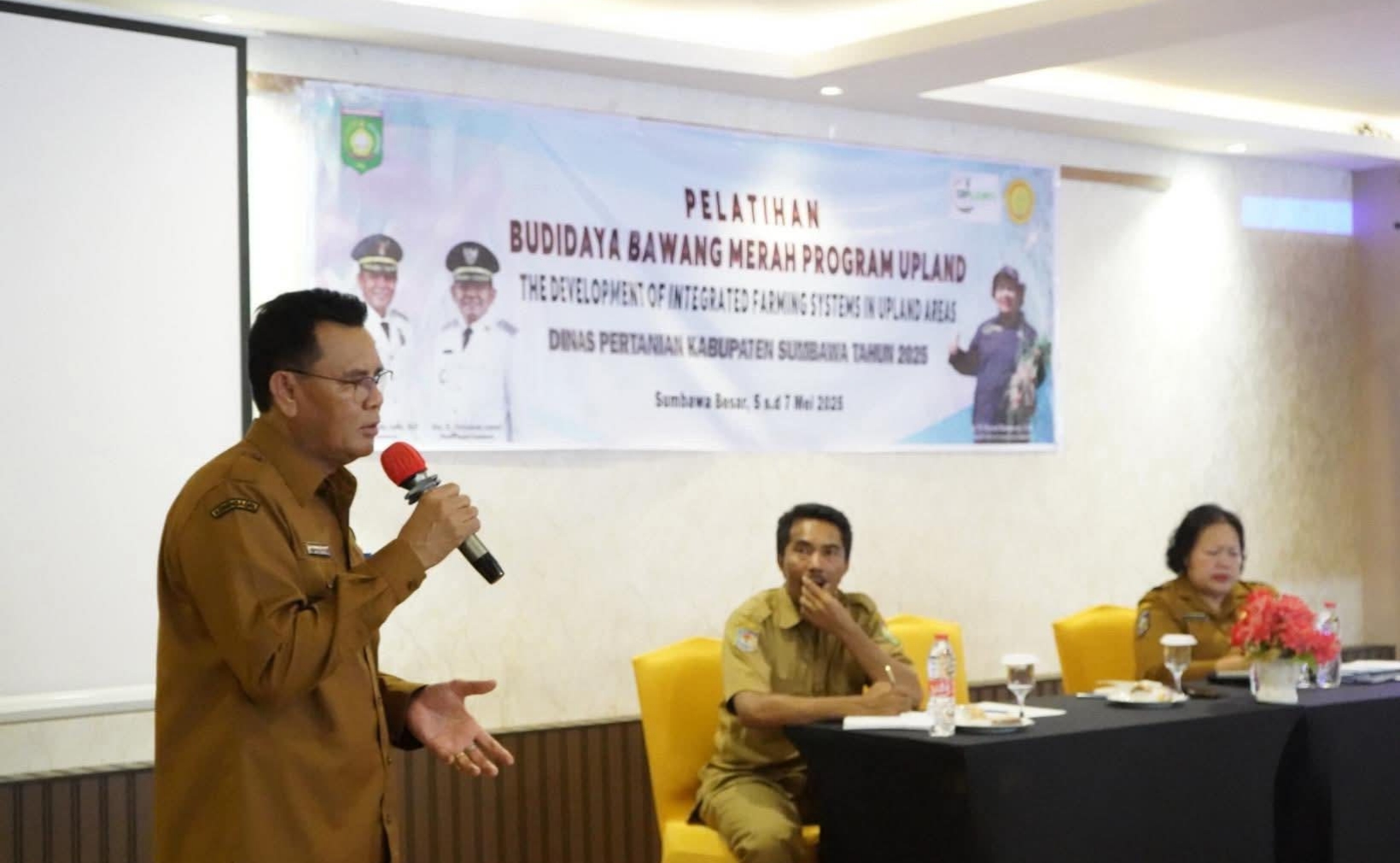 Bupati Targetkan Sumbawa Jadi Sentra Bawang Terbesar di NTB