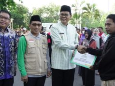 Bupati  Salurkan 20 unit Bantuan Gerobak dan Modal Usaha BAZNAS Sumbawa