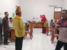 Sidak Dukcapil dan Dinas Perizinan, Wabup Sumbawa: Tingkatkan Disiplin dan Kualitas Pelayanan