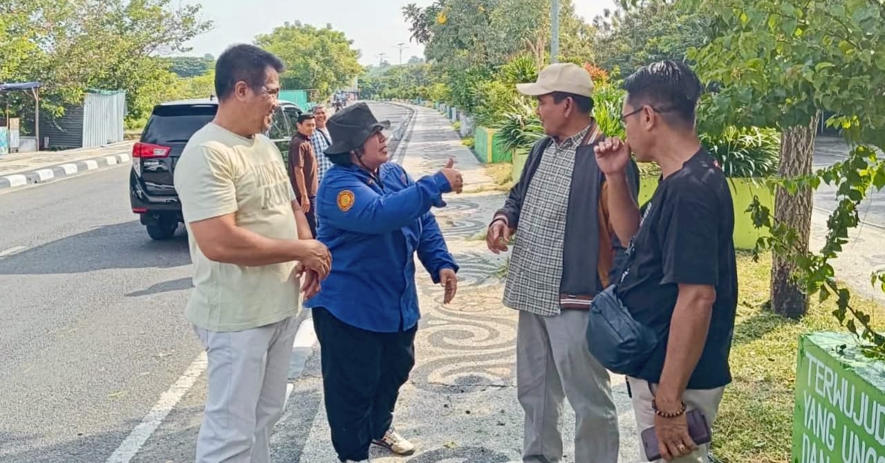 Tinjau Gotong Royong Jalur Samota, Wabup H.Ansori Minta OPD Tindak Lanjuti Kebersihan Rutin