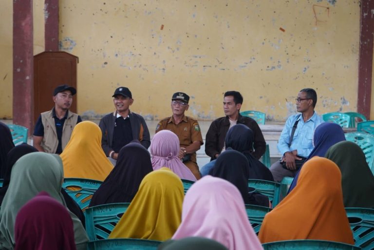 Tinjau Lokasi Banjir, Wabup Sumbawa Ingatkan Masyarakat Jaga Kelestarian Hutan
