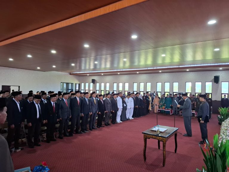 Lantik Sejumlah Pejabat, Bupati Ingatkan Budaya Pelayanan Ramah
