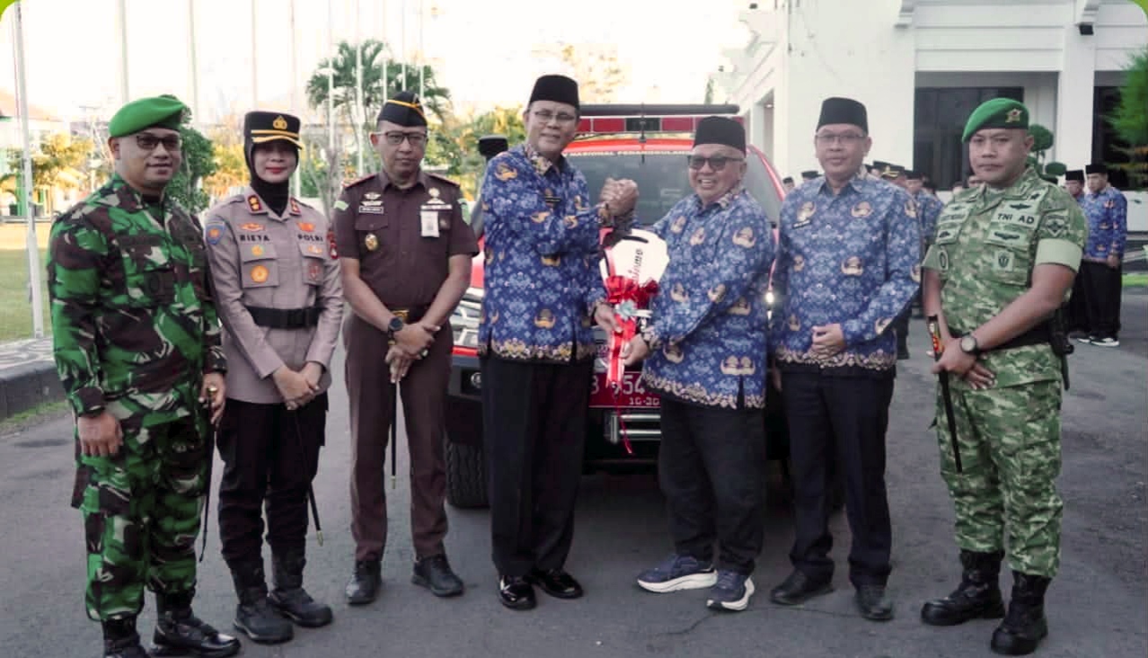 Bupati Sumbawa Serahkan Mobil Rescue BNPB