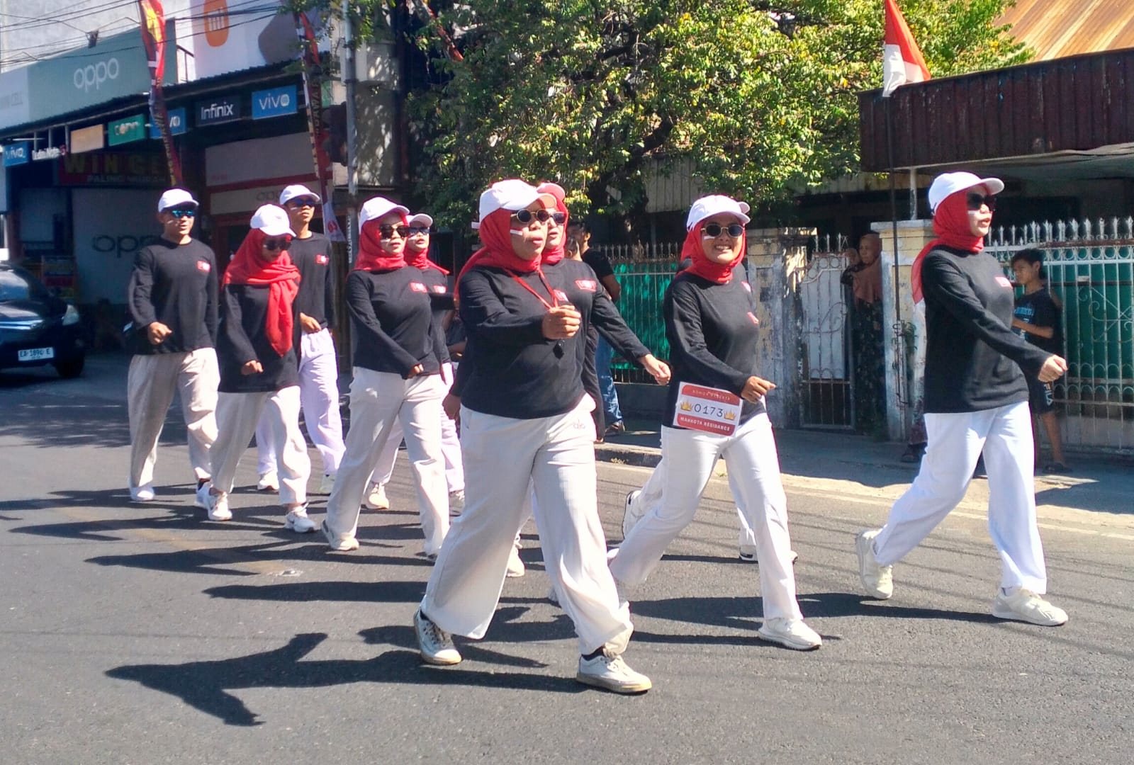 Warga Mahkota Residence I Kompak, Langkah Seribu Menggema di Jalanan