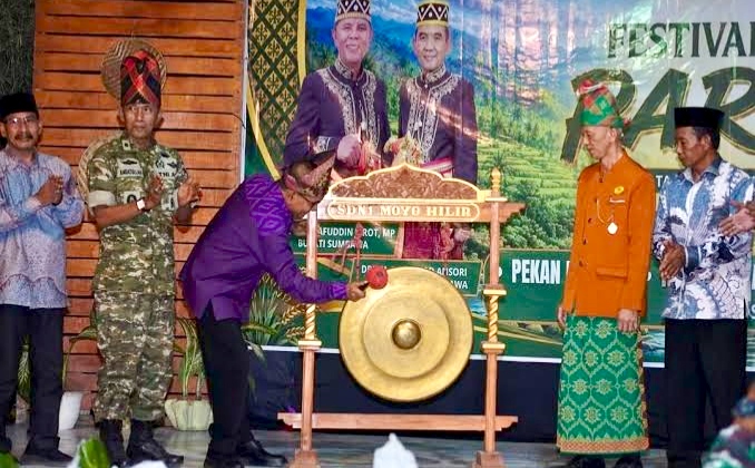 Wabup Sumbawa Dorong Kemajuan UMKM Melalui Festival Sholawat